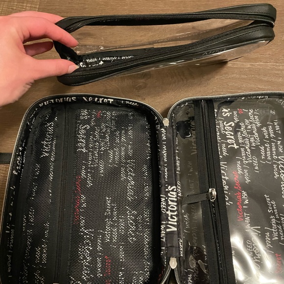 Victoria’s Secret toiletries bag for travel - Picture 4 of 4